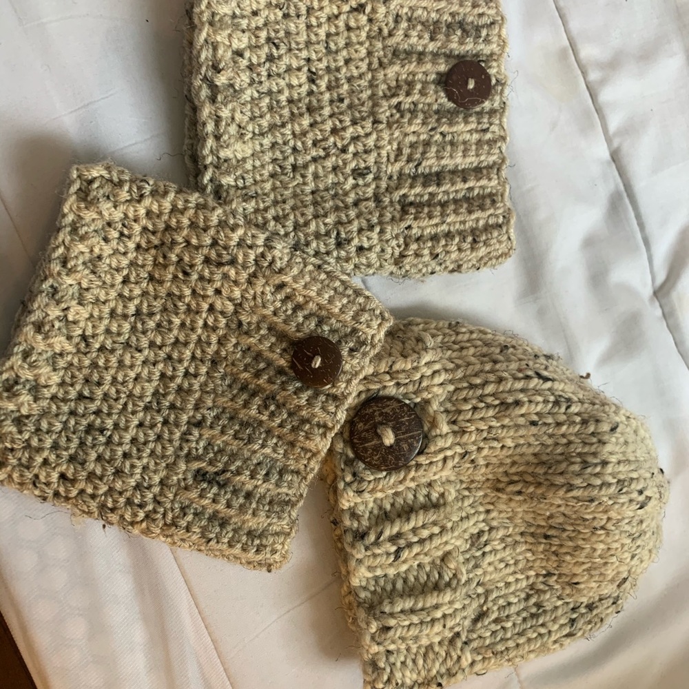 MATCHING BOOT CUDFS AND HAT